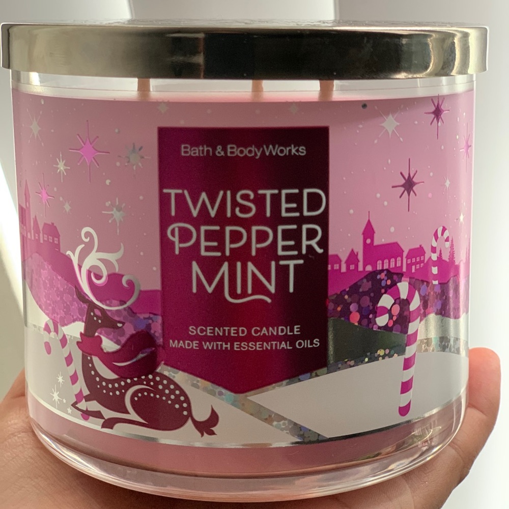 Bath and body works 3wick candle twistedpeppermint
